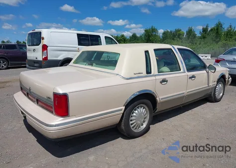 1996 Lincoln Town Car Cartier z USA, uszkodzony, nr VIN 1LNLM83W8TY685835